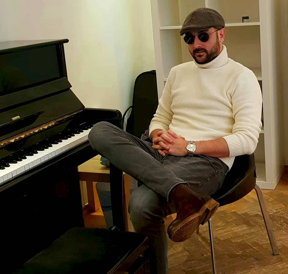 Nüans Müzik Eğitmen - Yiğit Başeğmez